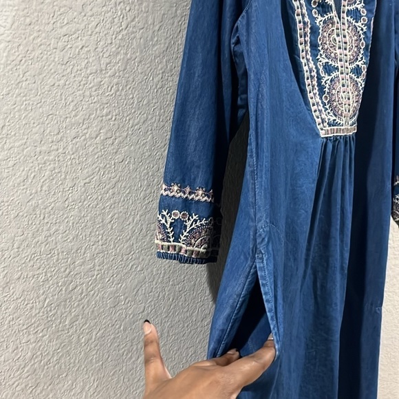 J. Jill Denim Womens M Embroidered Indigo Dress Knee Length Split Neck - Picture 7 of 9